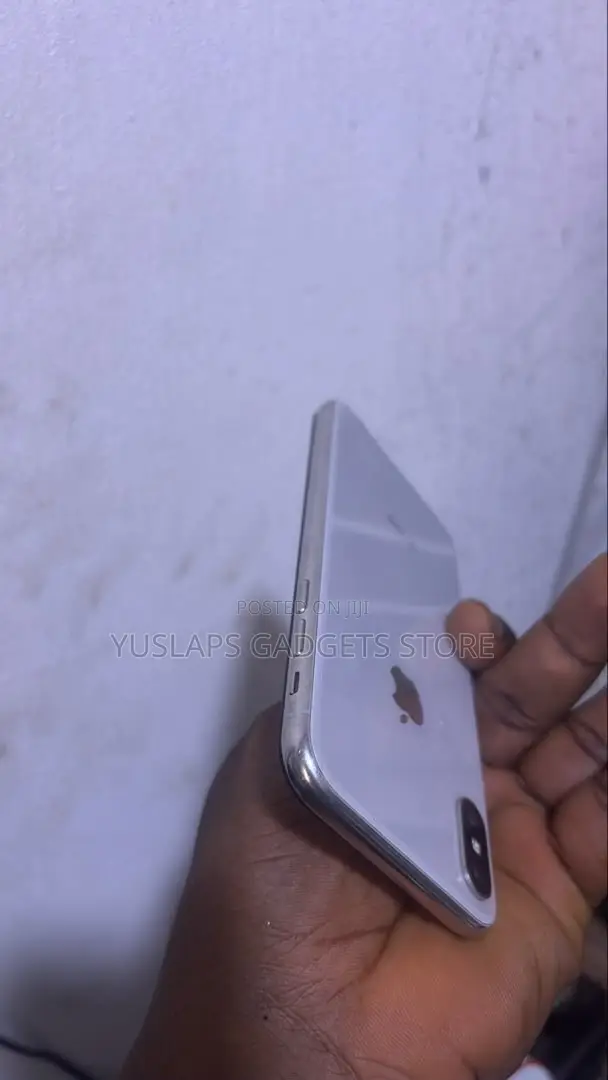 Apple iPhone X 64 GB White