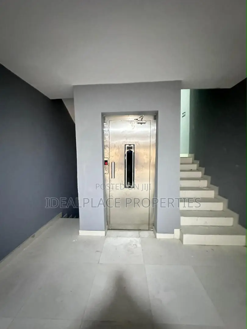 2bdrm Apartment in Lekki Phase 1 for rent