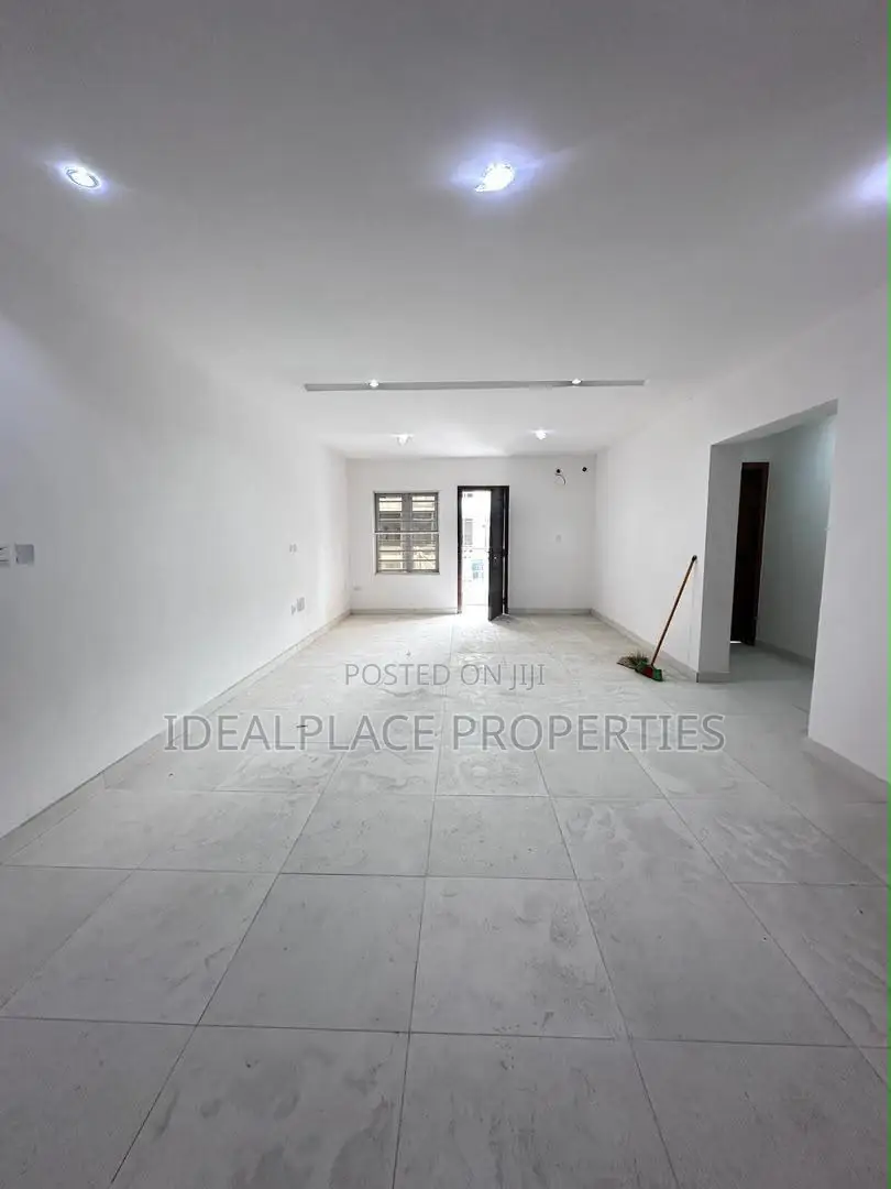 2bdrm Apartment in Lekki Phase 1 for rent