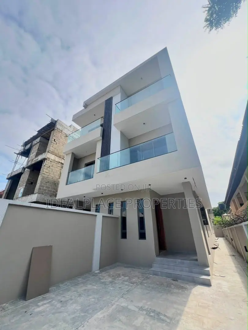 5bdrm House in Lekki Phase 1 for sale