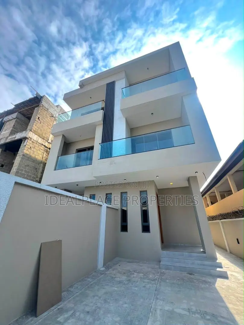 5bdrm House in Lekki Phase 1 for sale
