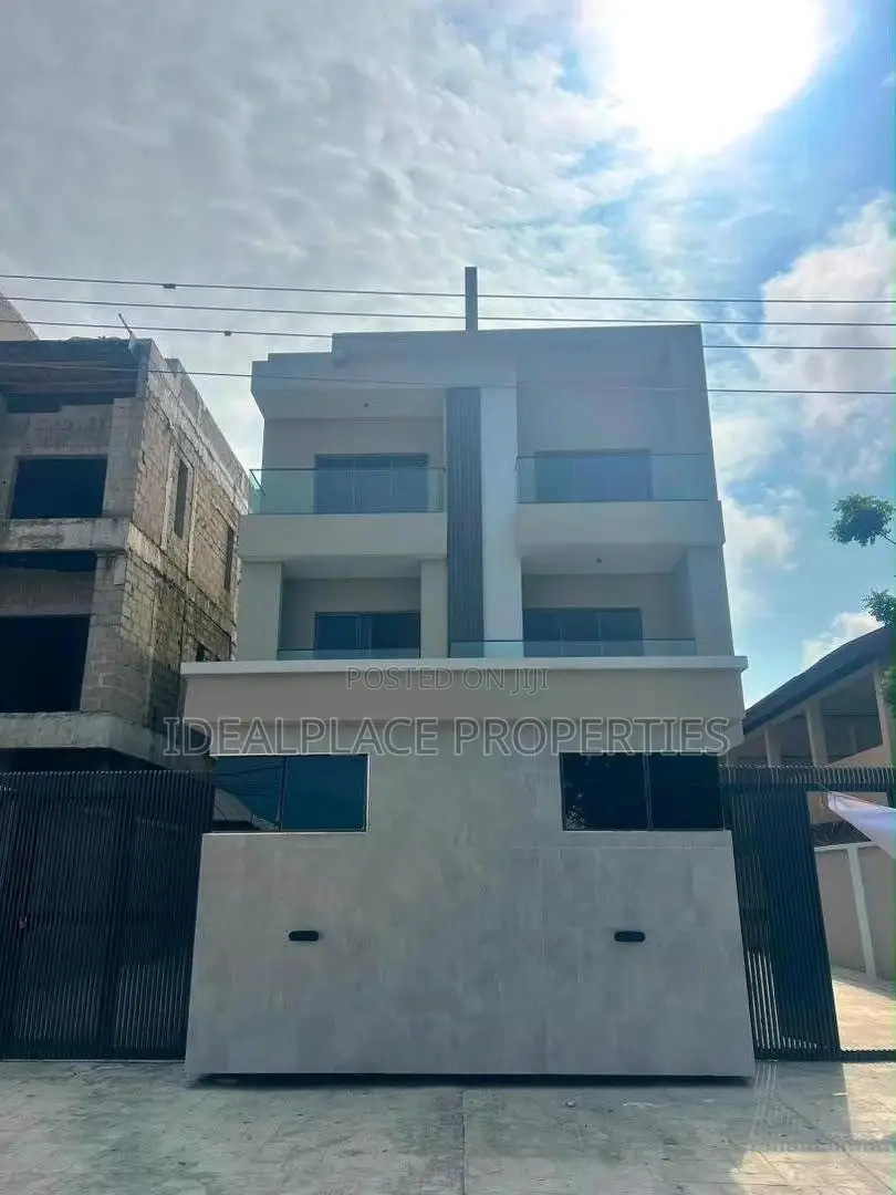 5bdrm House in Lekki Phase 1 for sale