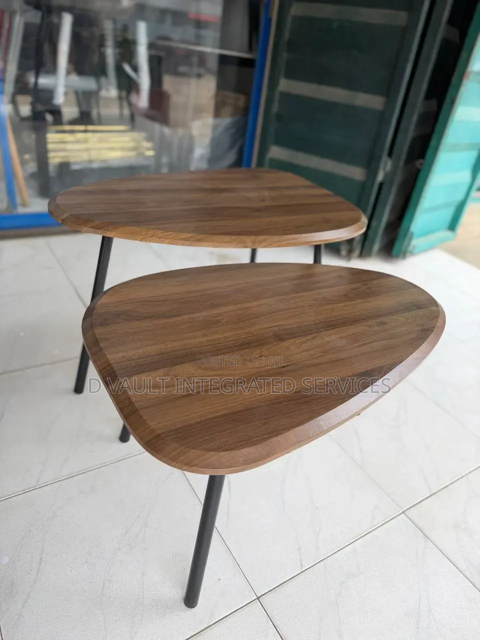 Exquisite Side Table / Modern
