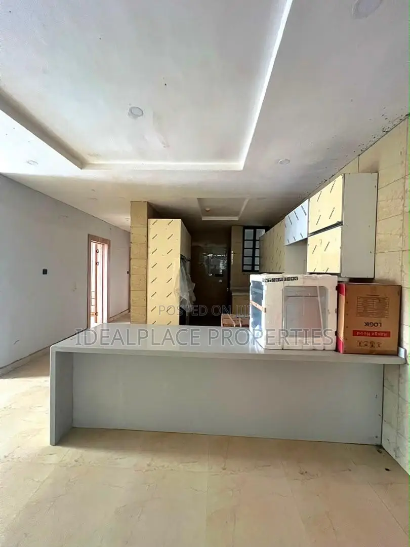 3bdrm Apartment in Victoria Island for sale