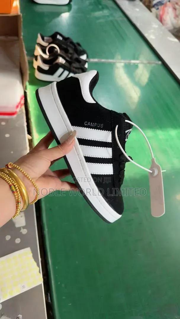 Black and White Samba Unisex Sneakers GFT 6h