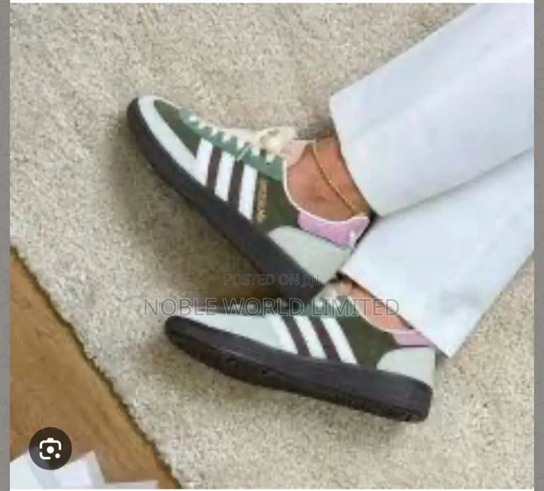 Cute Female Sneakers GFT 8t