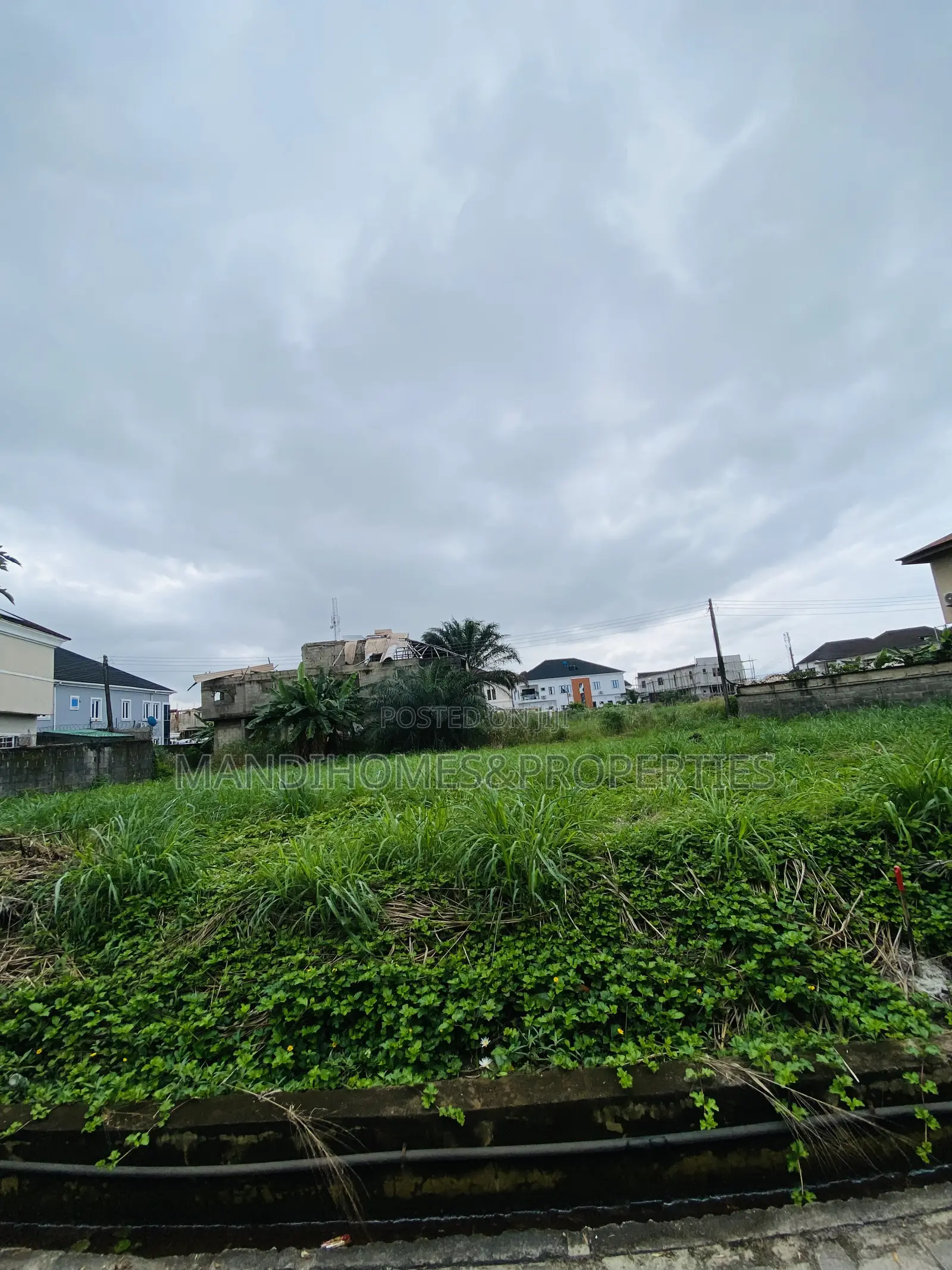 400 SQM Tables Dry Land on a Tarred Road
