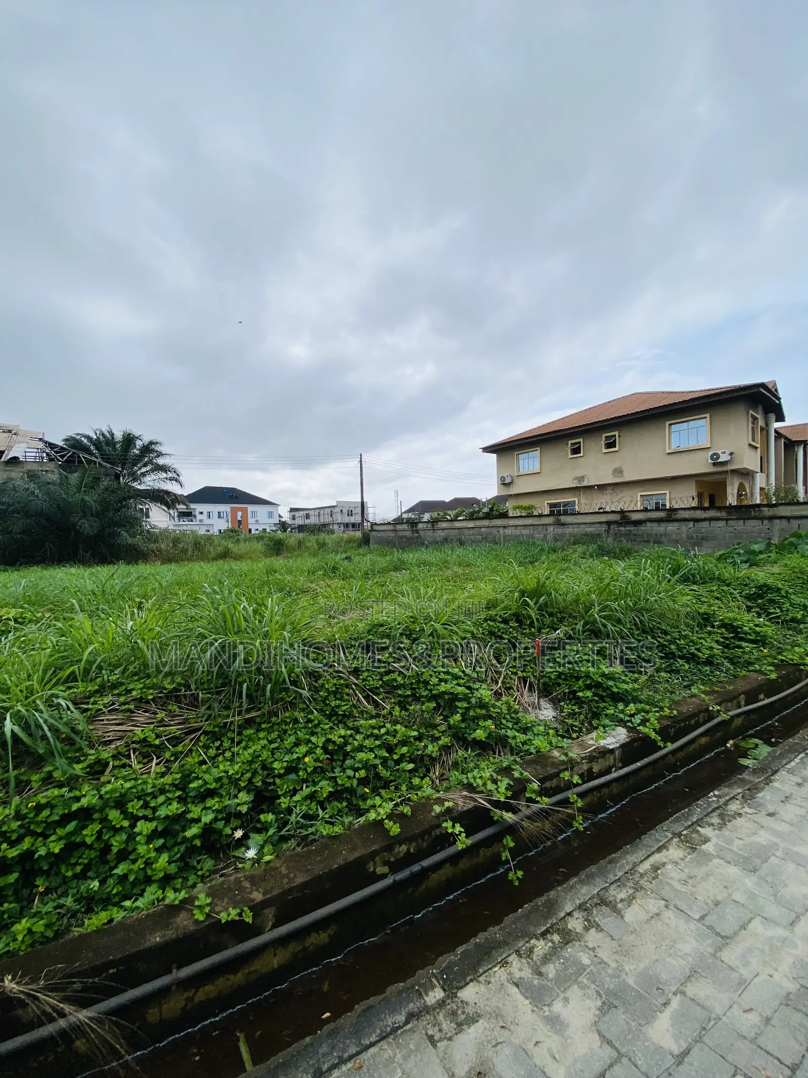 400 SQM Tables Dry Land on a Tarred Road