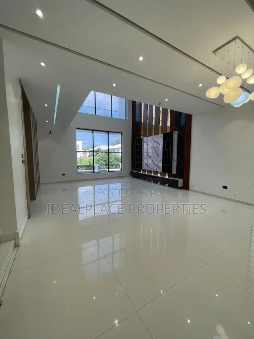 5bdrm Duplex in Ikota for sale