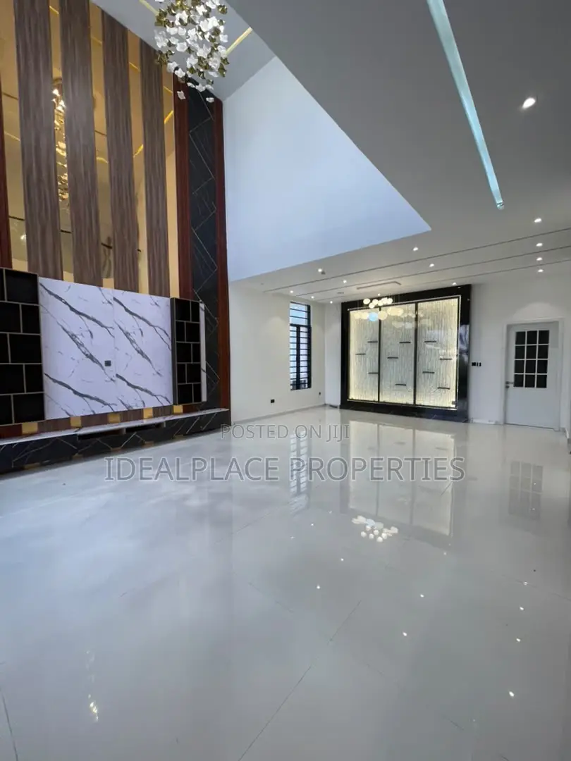 5bdrm Duplex in Ikota for sale