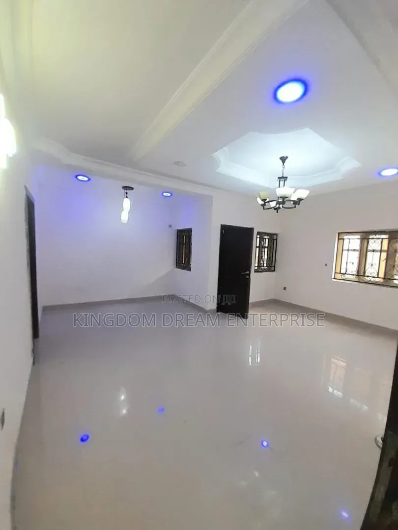 3bdrm Apartment in Thomas Estate Ajah for rent