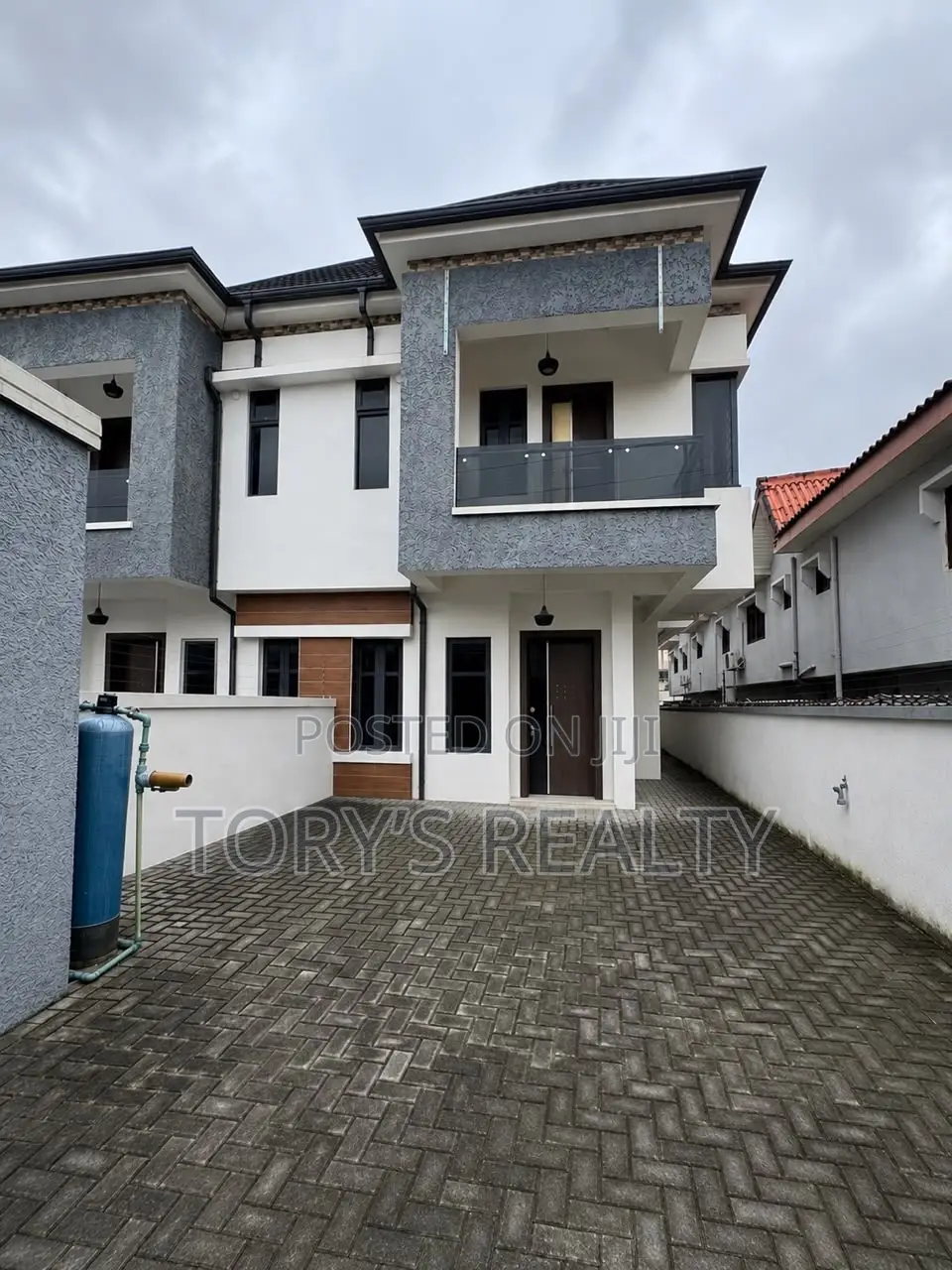 4bdrm Duplex in Ologolo for rent