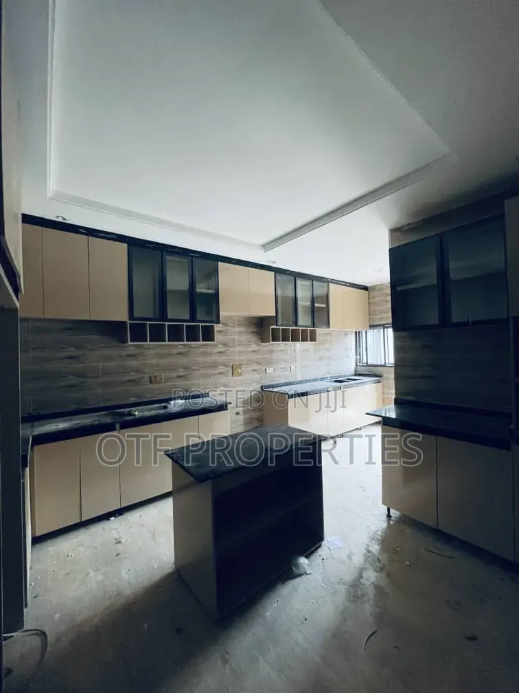 4bdrm Duplex in Kado Main for sale