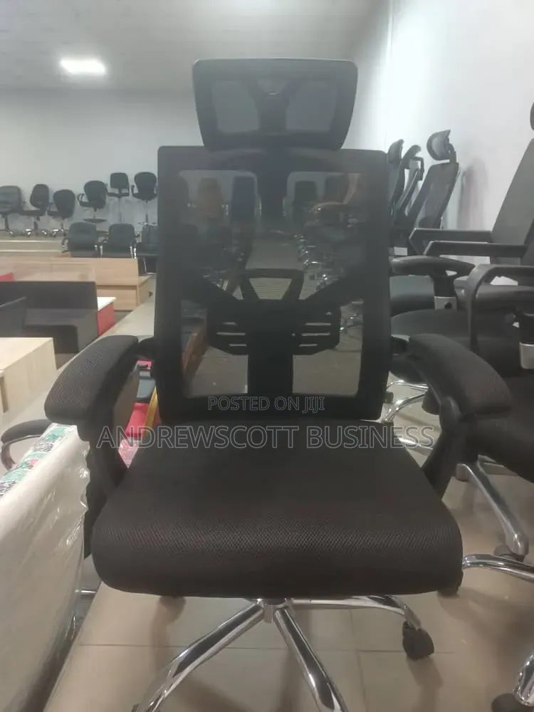Brand New Executive Office Swivel Chair With Mesh Padded Foam Handles