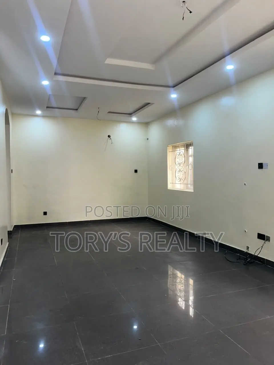 5bdrm Duplex in Chevron for rent