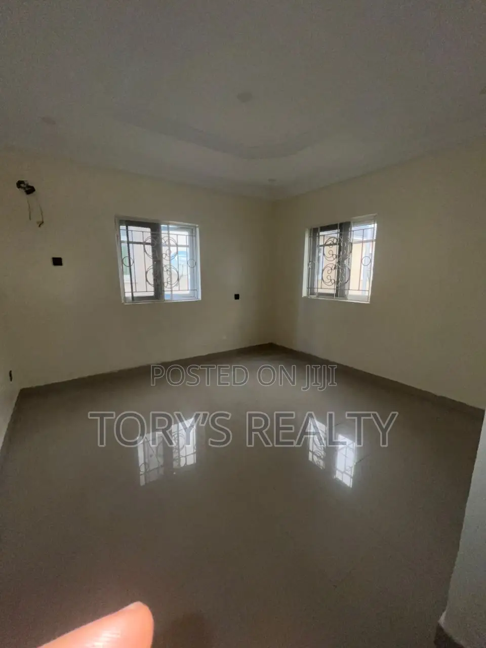 5bdrm Duplex in Chevron for rent