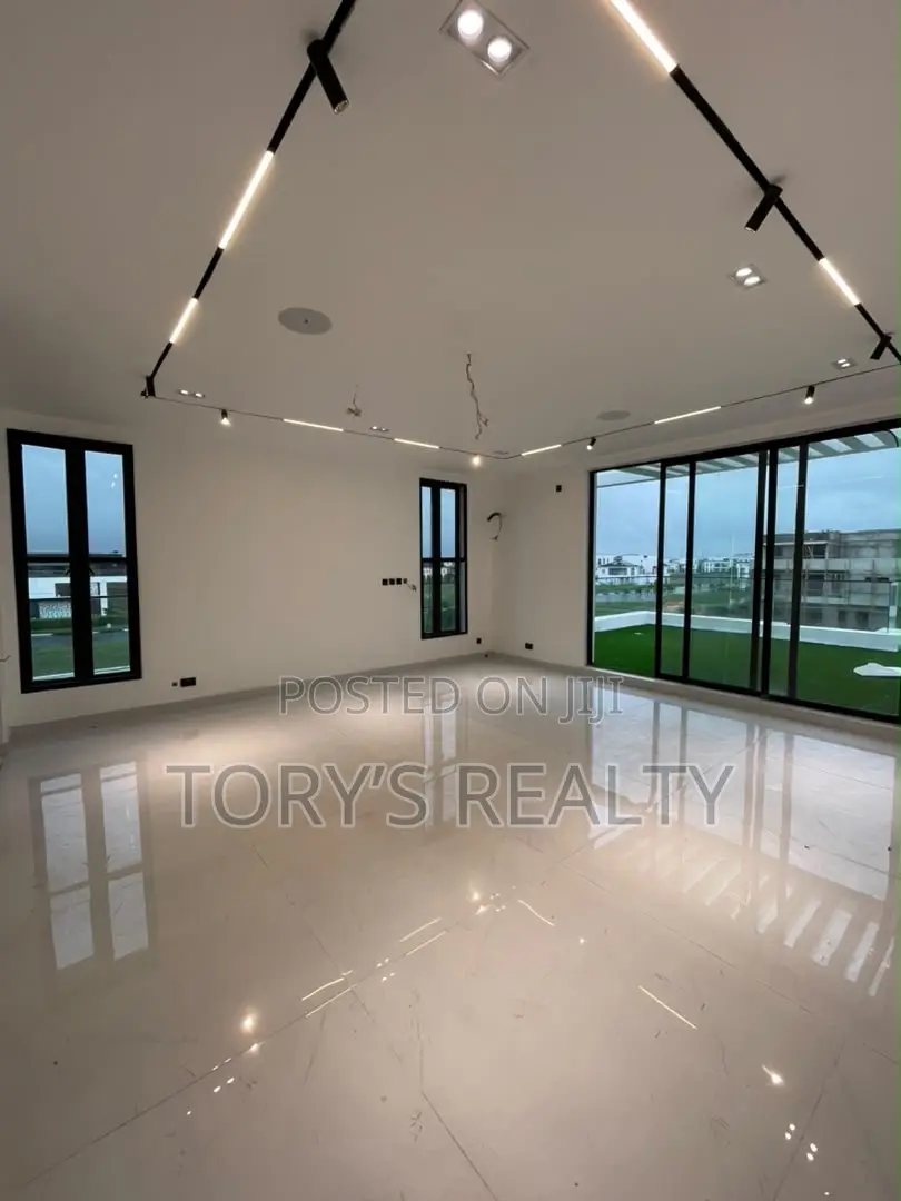 5bdrm Duplex in Ikate for sale