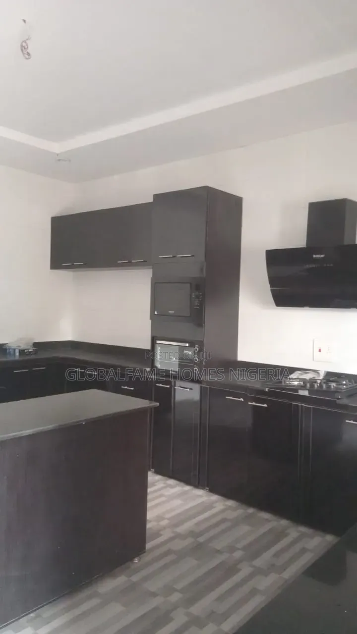 4bdrm Duplex in In An Estate By for rent