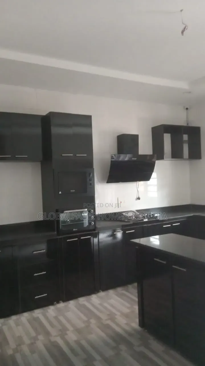 4bdrm Duplex in In An Estate By for rent