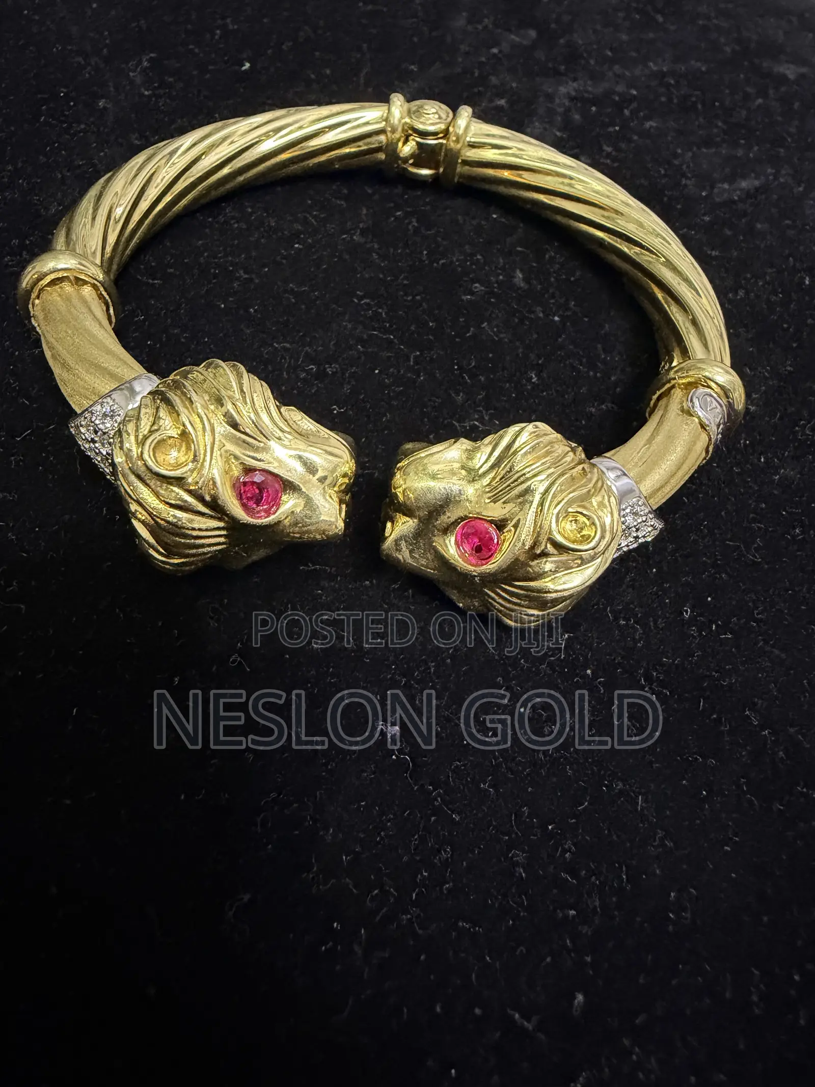 18karat Solid Gold Bangle Lion Head Design