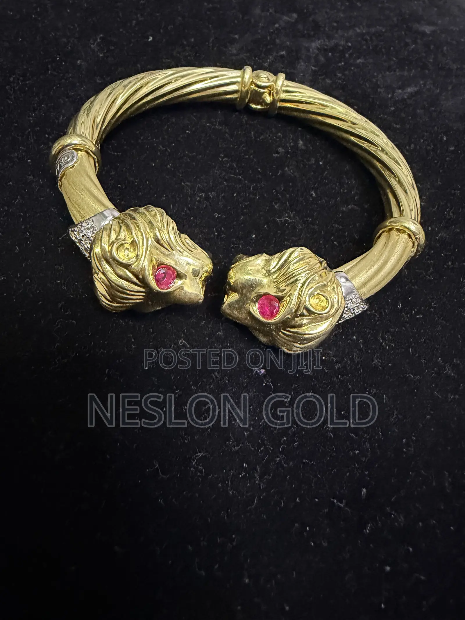 18karat Solid Gold Bangle Lion Head Design