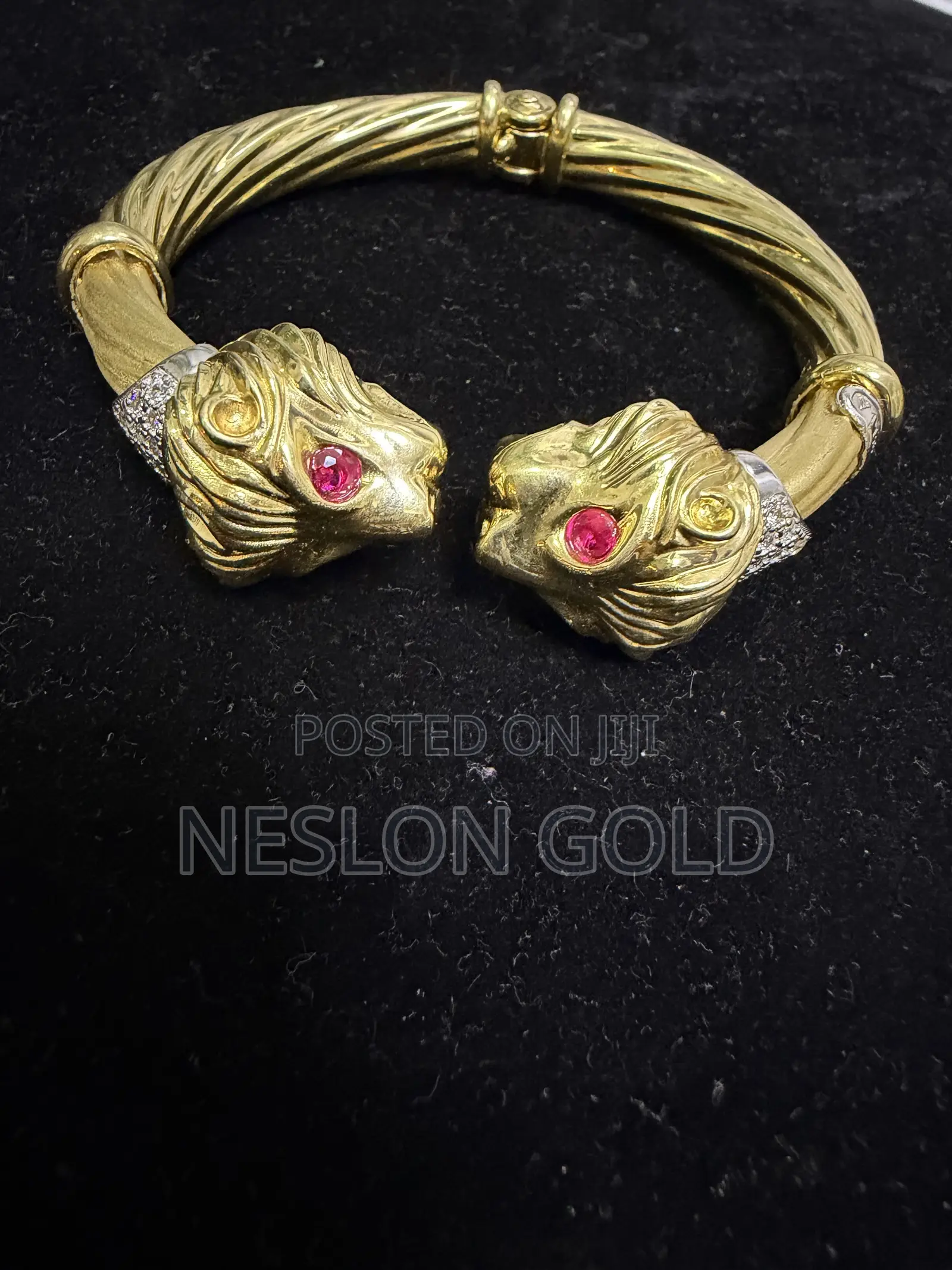 18karat Solid Gold Bangle Lion Head Design