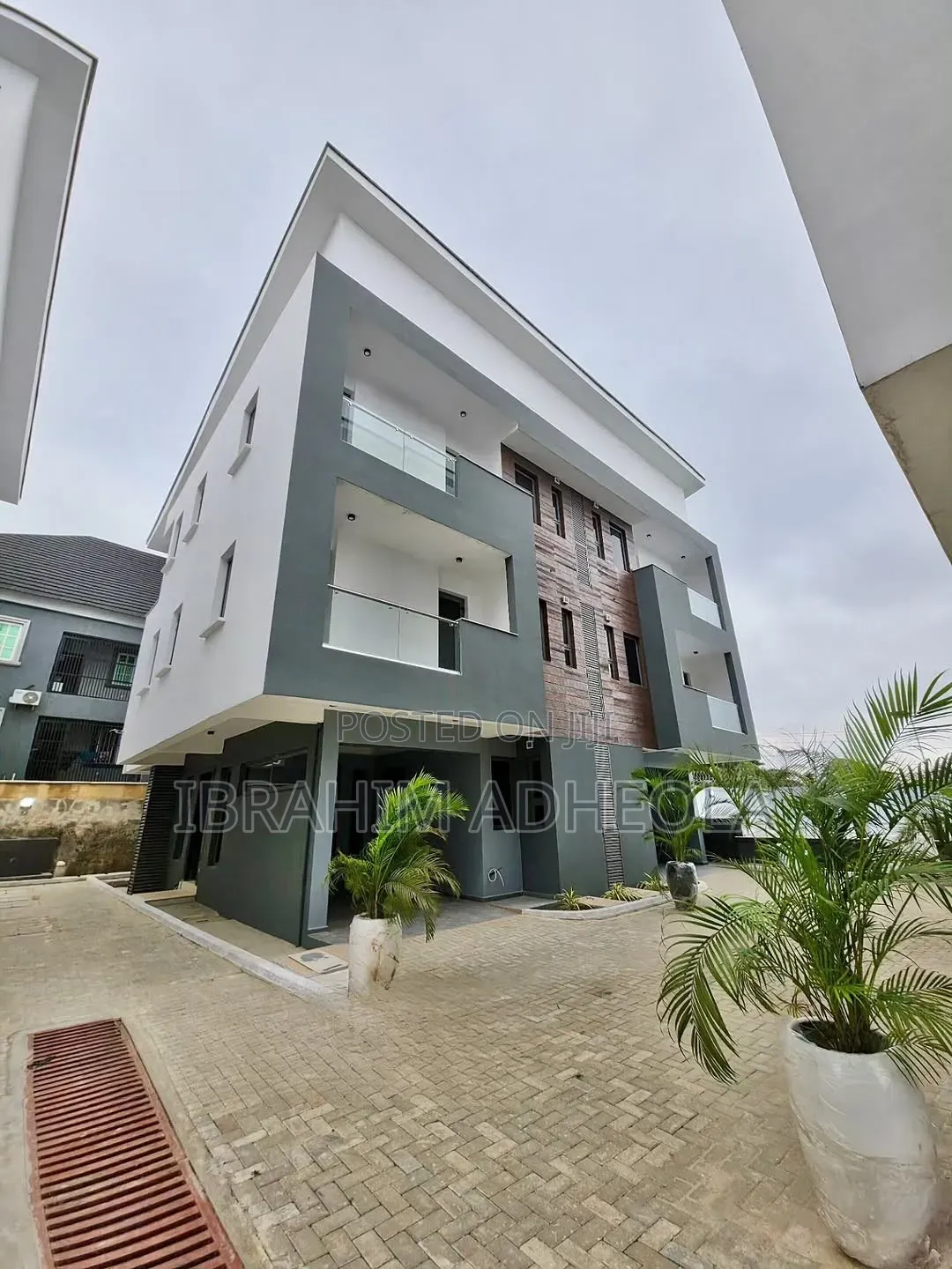 4bdrm Duplex in Ilupeju for rent