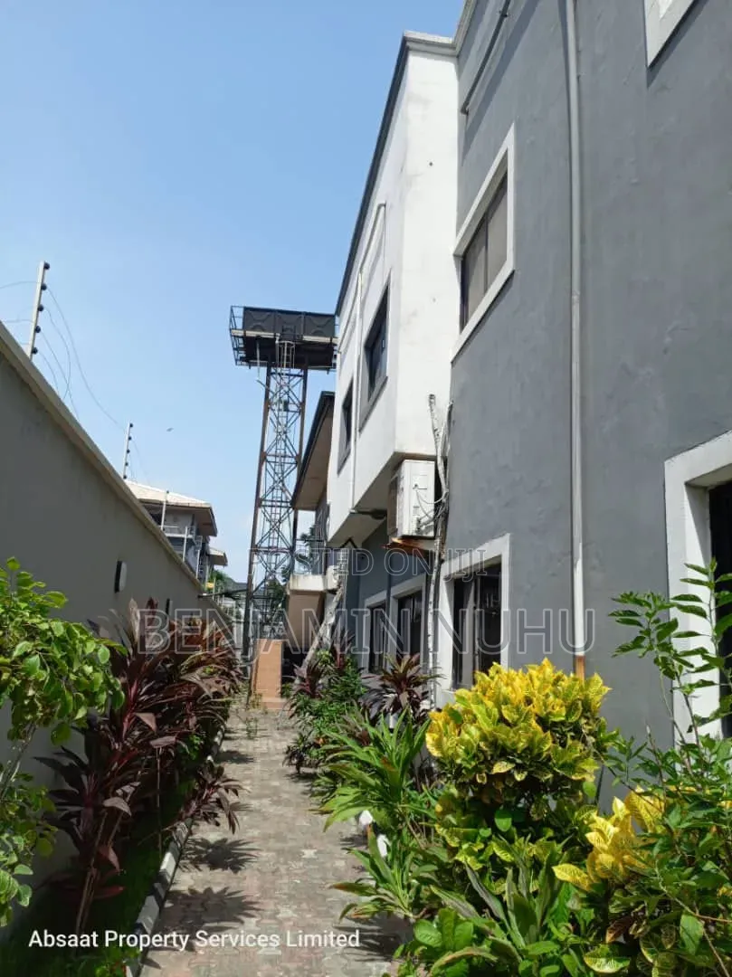 5bdrm Duplex in Lekki Phase 1 for rent
