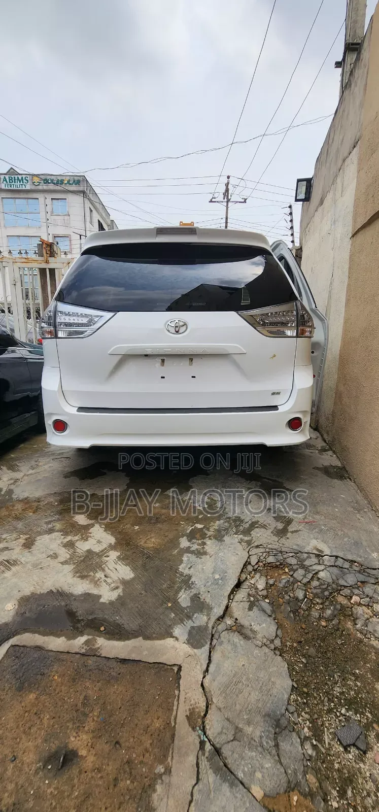 Toyota Sienna 2018 White