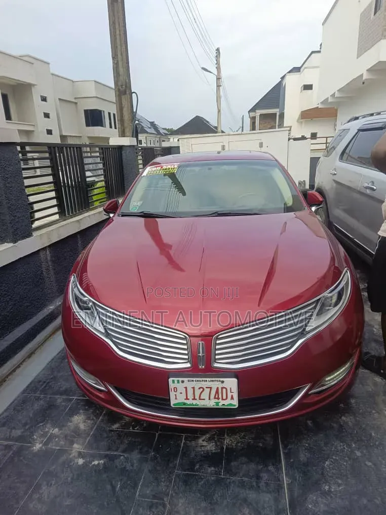 Lincoln MKZ 2015 Red