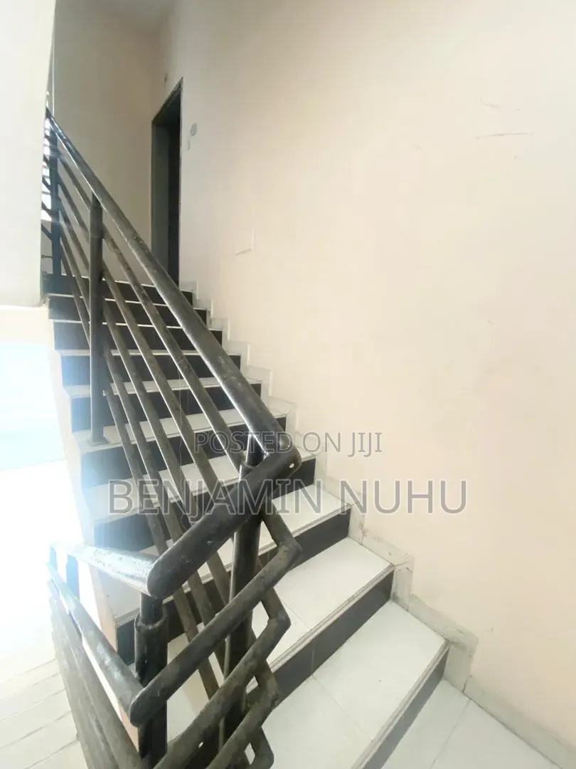 3bdrm Apartment in Lekki Phase 1 for rent