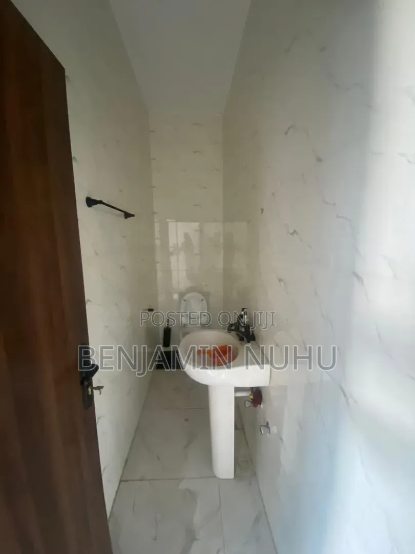 3bdrm Apartment in Lekki Phase 1 for rent