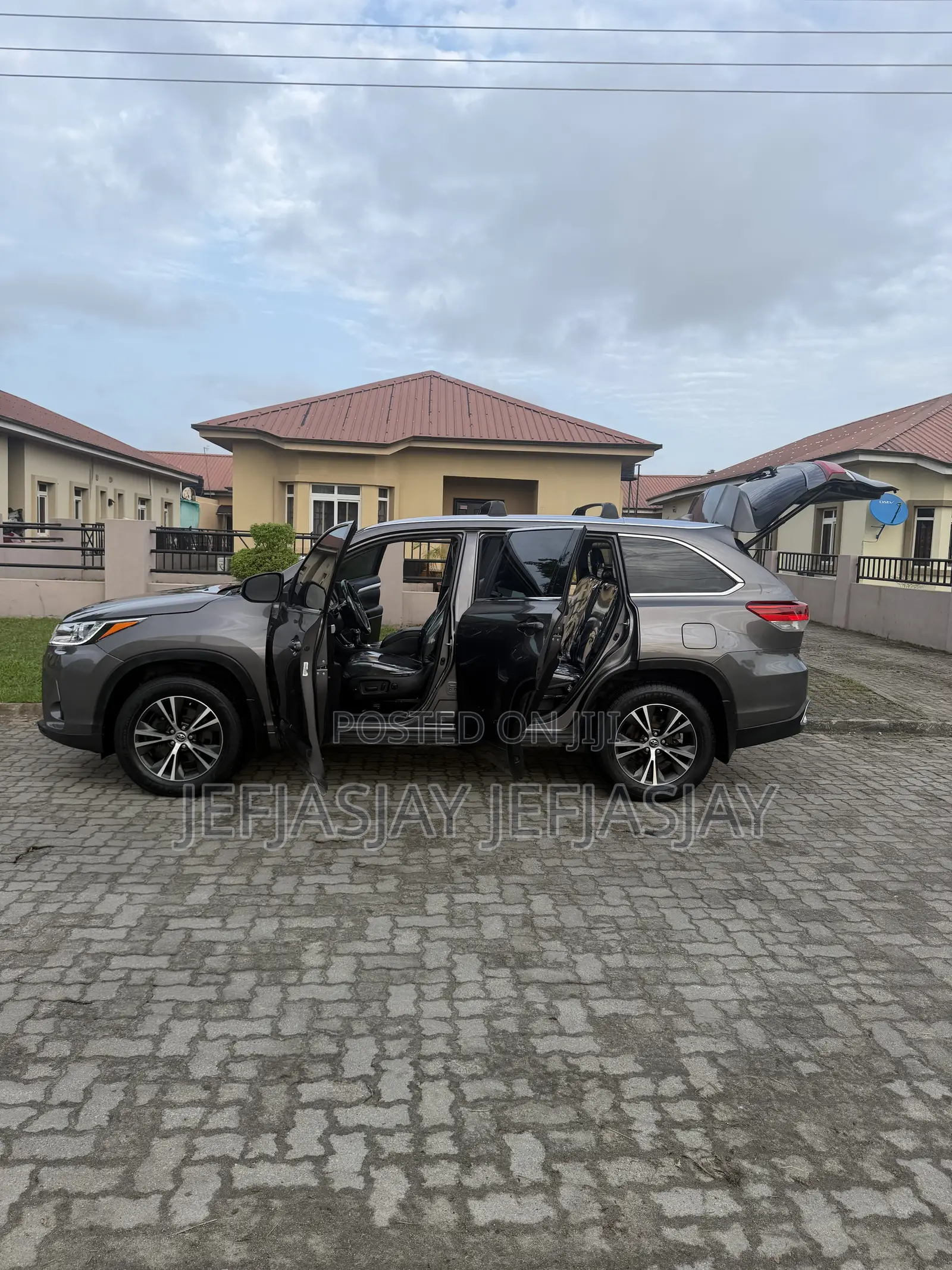 Toyota Highlander XLE V6 4x4 (3.5L 6cyl 6A) 2016 Gray