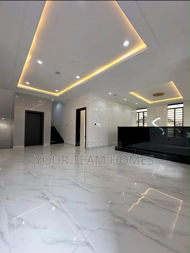 5bdrm Duplex in Apo for sale
