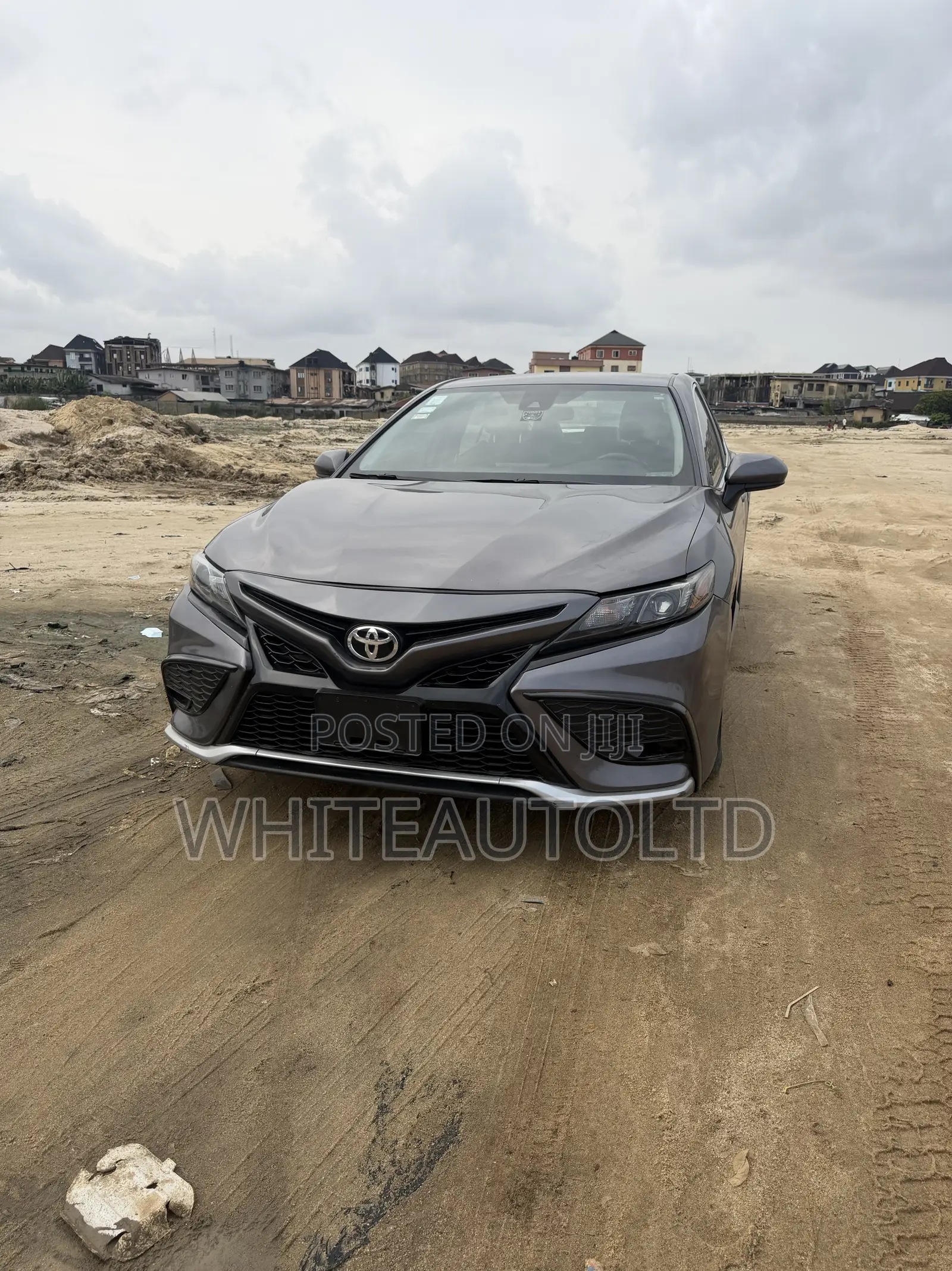 Toyota Camry SE 2021 Gray