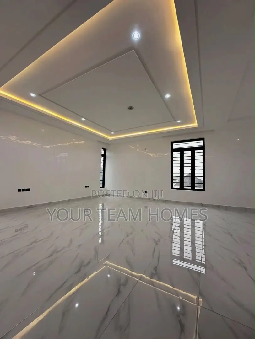 5bdrm Duplex in Apo for sale