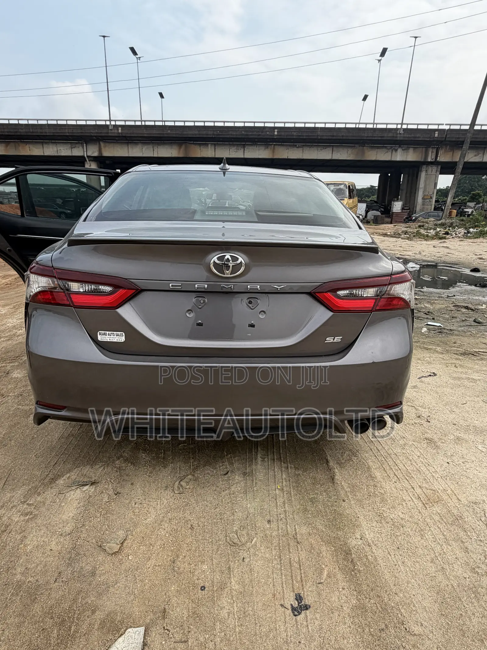 Toyota Camry SE 2021 Gray