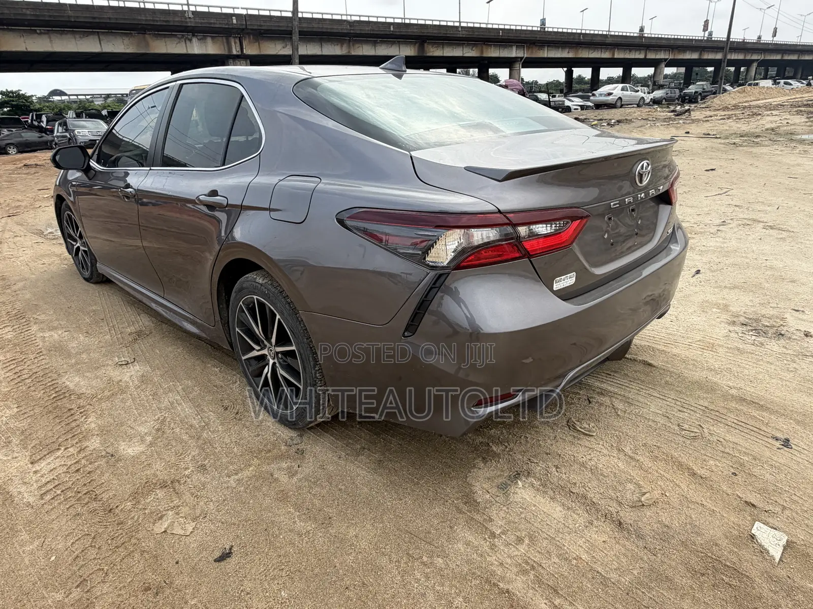 Toyota Camry SE 2021 Gray