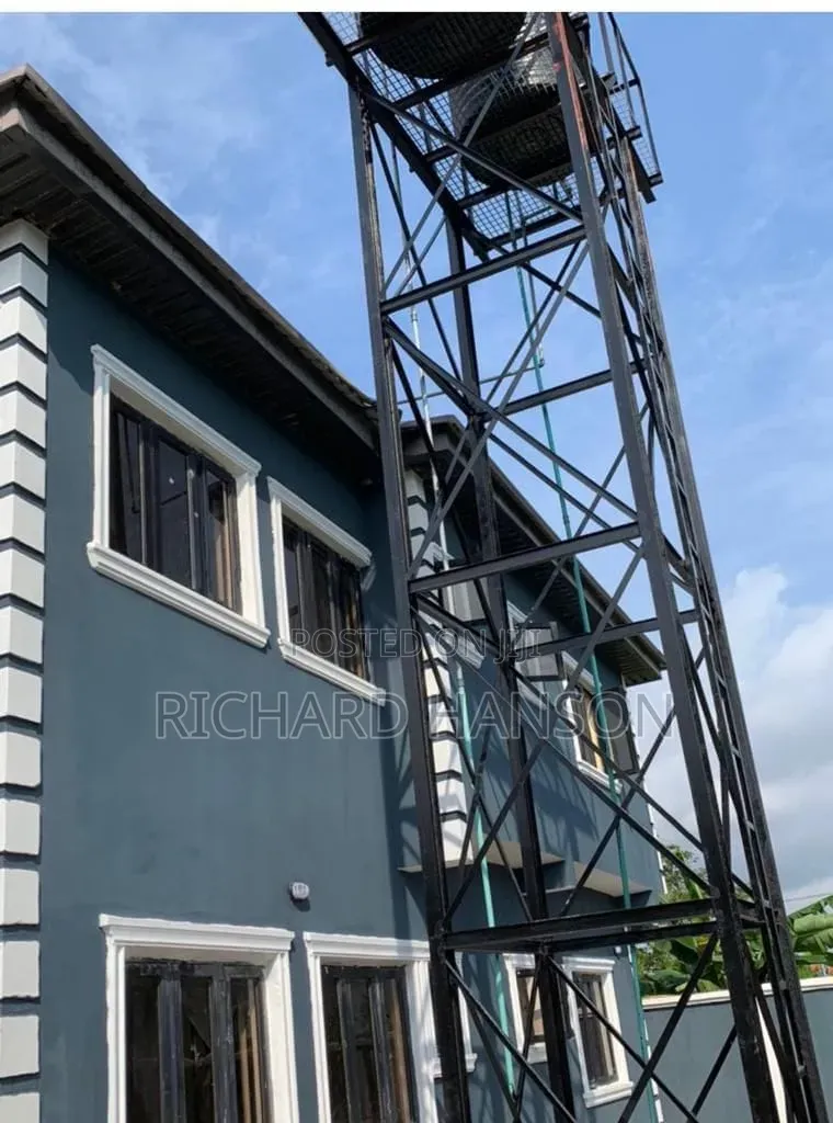8bdrm Block of Flats in Close To Express, Awoyaya for sale