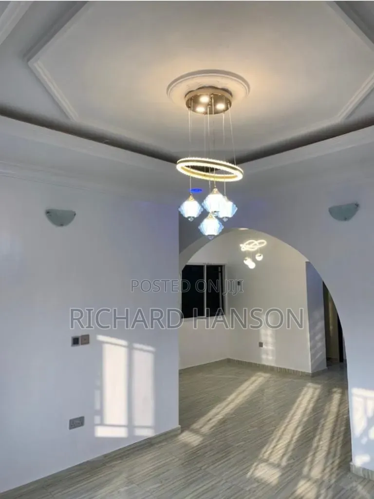 8bdrm Block of Flats in Close To Express, Awoyaya for sale