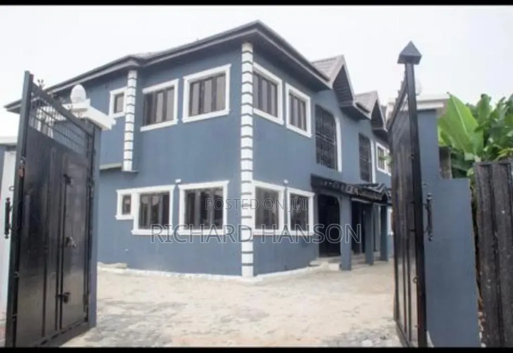 8bdrm Block of Flats in Close To Express, Awoyaya for sale