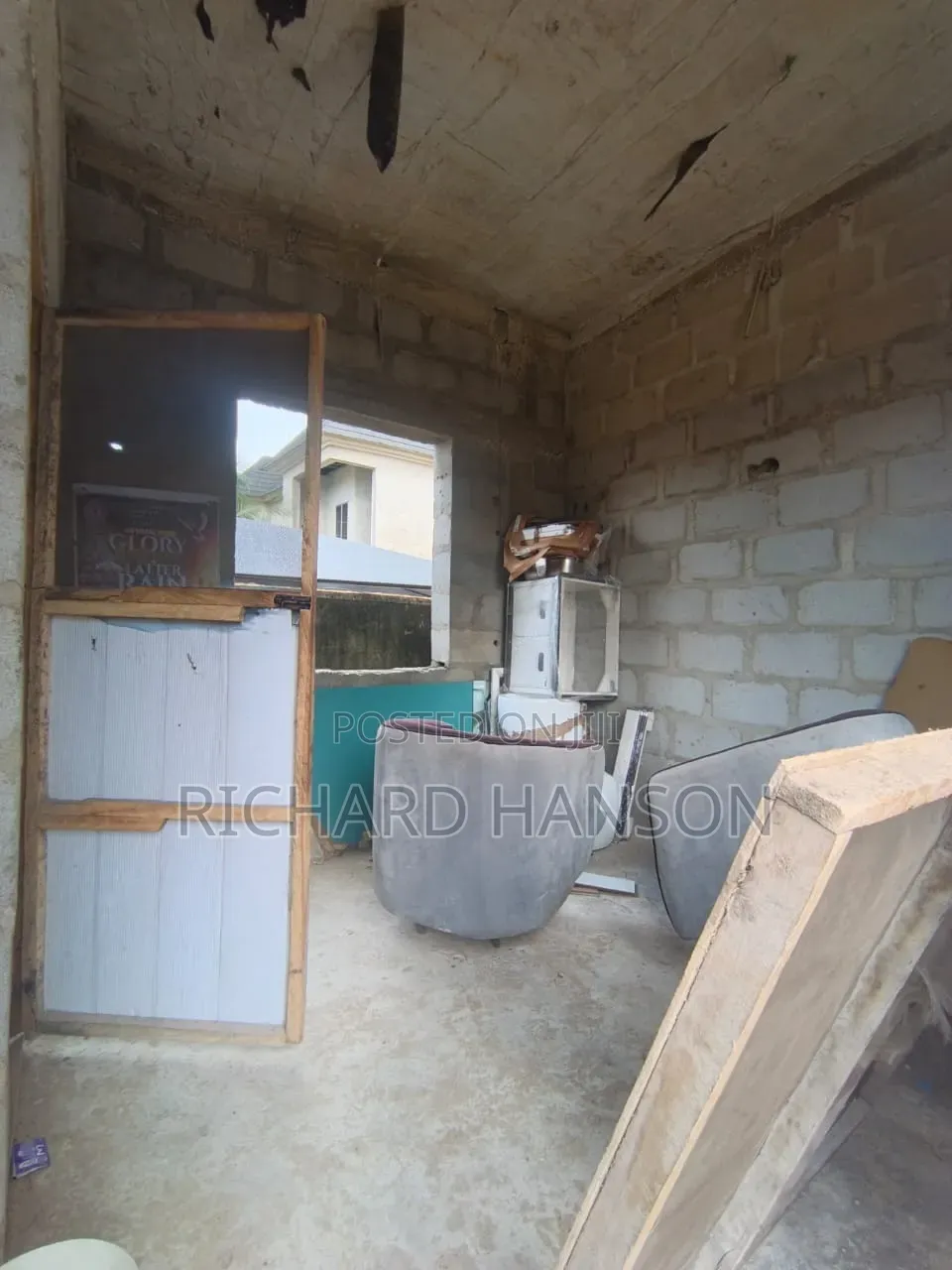 8bdrm Block of Flats in Awoyaya for sale
