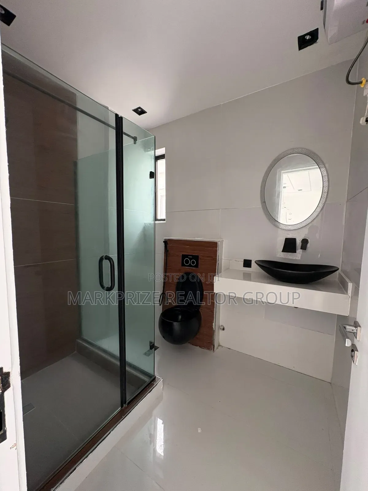 5bdrm Duplex in Lekki Conservative for sale