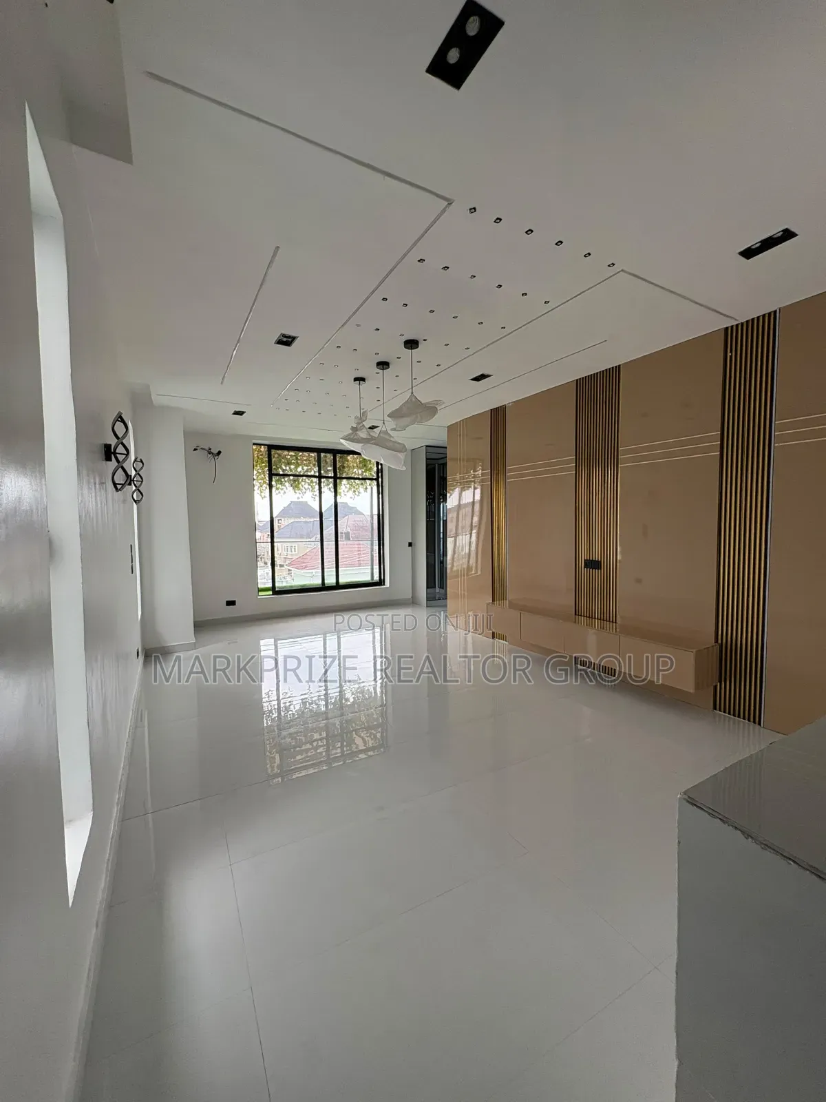 5bdrm Duplex in Lekki Conservative for sale