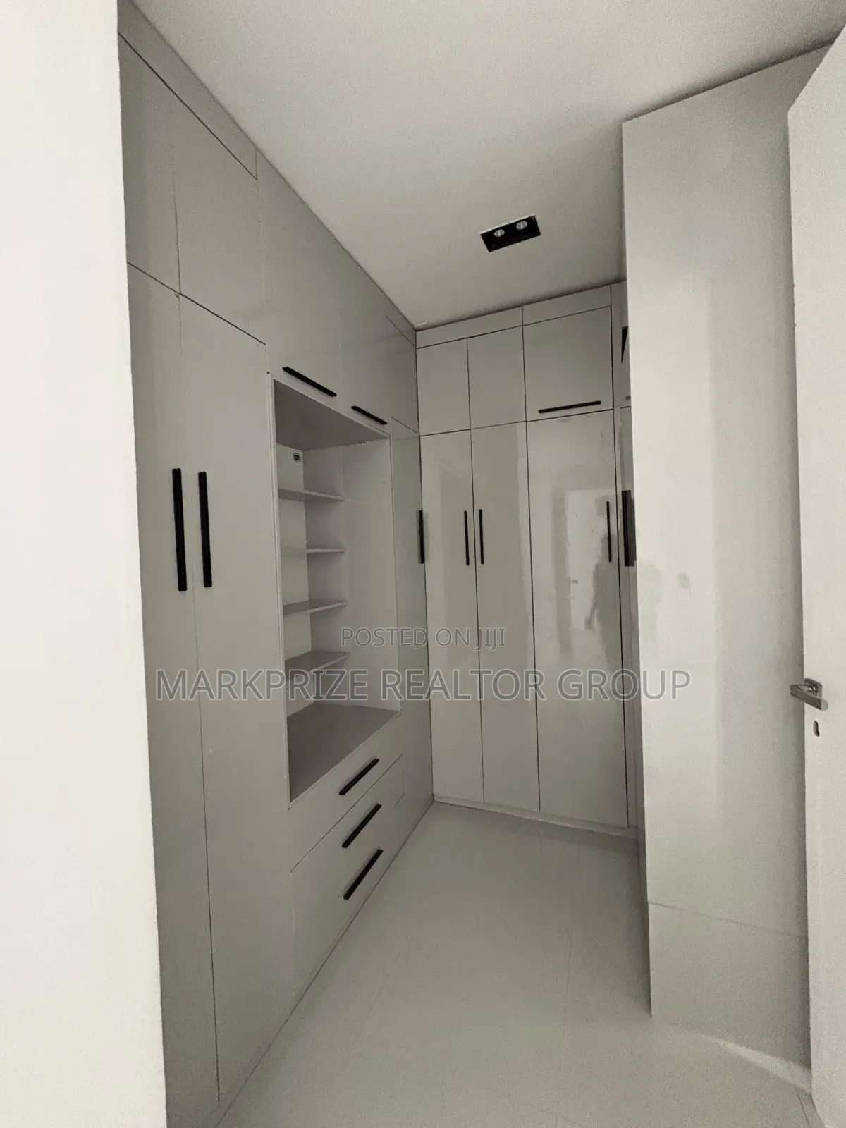 5bdrm Duplex in Lekki Conservative for sale