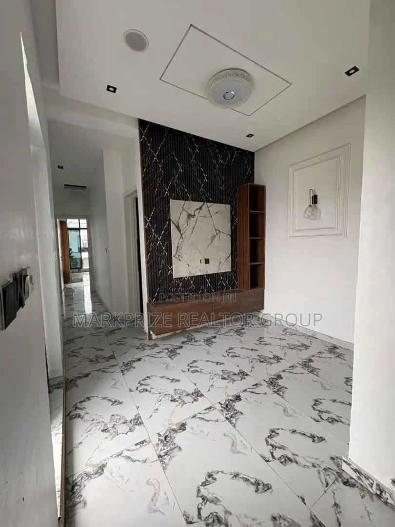 5bdrm Duplex in Lekki Conservative for sale