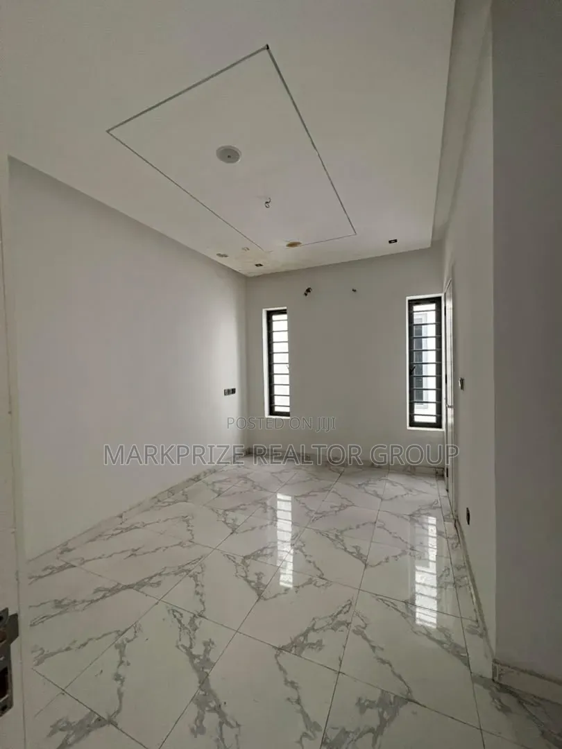 5bdrm Duplex in Lekki Conservative for sale