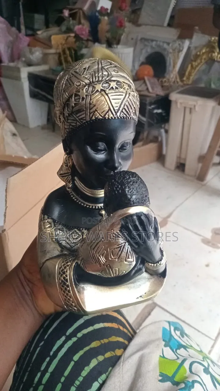 African Mother Child Sculpture – Black Gold Decor