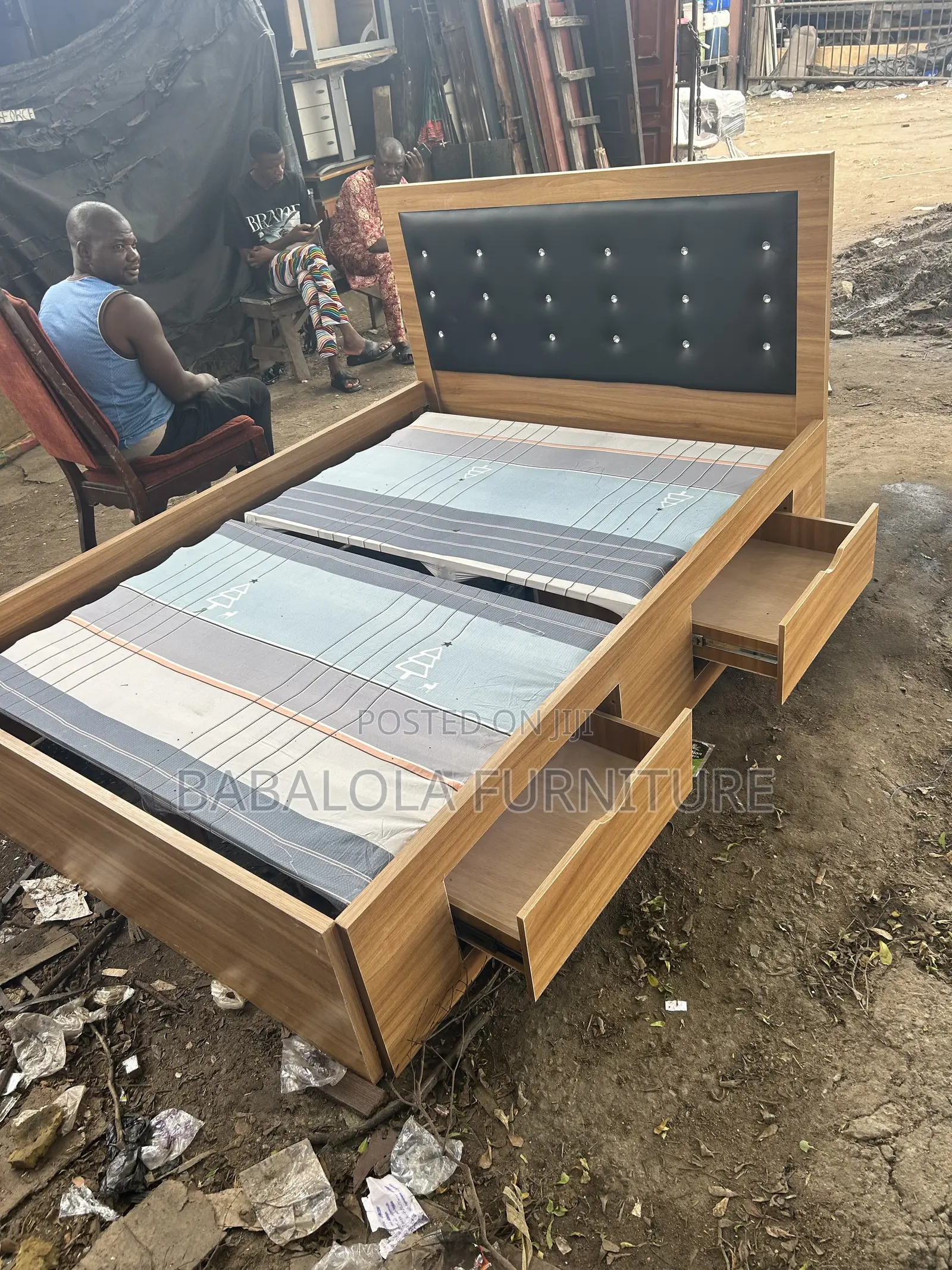 4.5 by 6 Feet Bed Frame With Inner Storage
