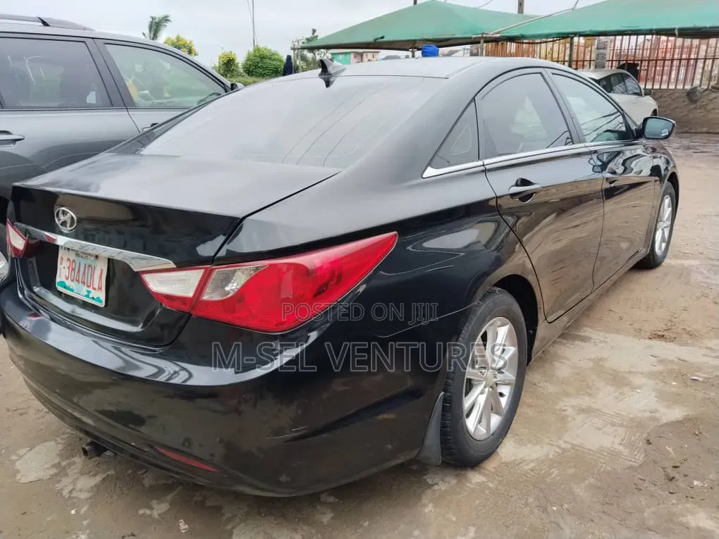 Hyundai Sonata 2011 Black